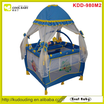 Bequemer Baby-Laufstalldruck